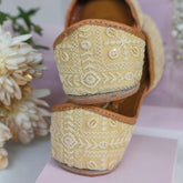 Reth Cream Chikankari Jutti